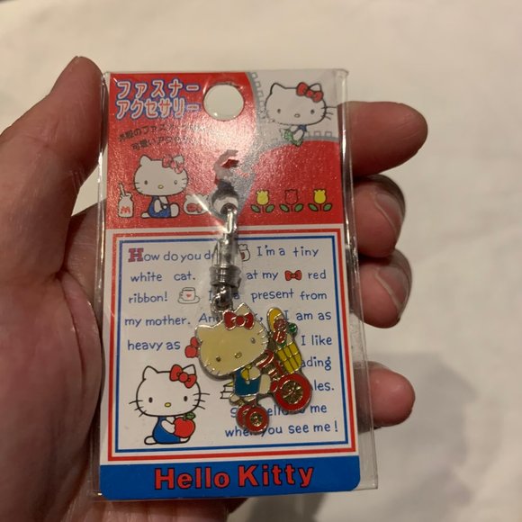 Vintage 2000 Lot of 4 Hello Kitty Charms - Picture 3 of 9